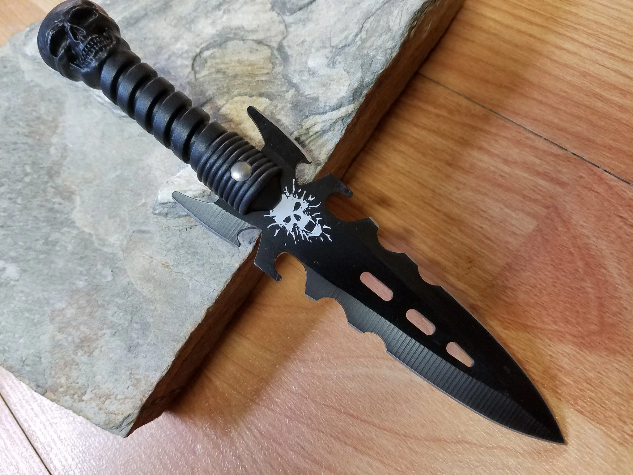 Renegade Tactical Set Of 6 Skull Throwers Black 4.25" With Blade Leg Or Arm Sheath - 125 7 Renegade Tactical Set Of 6 Skull Throwers Black 4.25" With Blade Leg Or Arm Sheath - 125 - Image 5